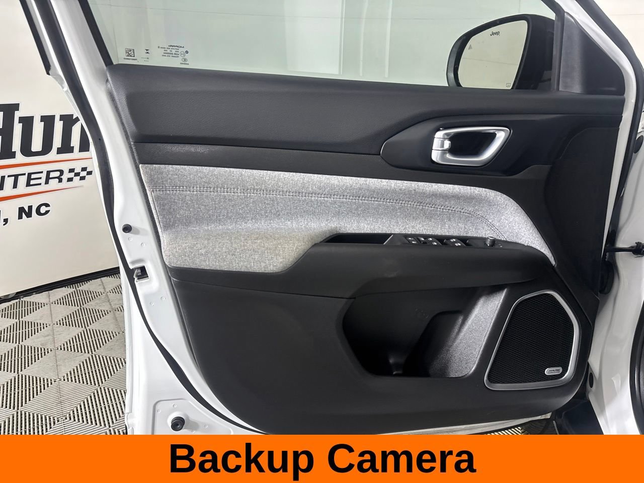 Used 2024 Jeep Compass Latitude w/ Sun and Sound Group AWD/4WD image 11