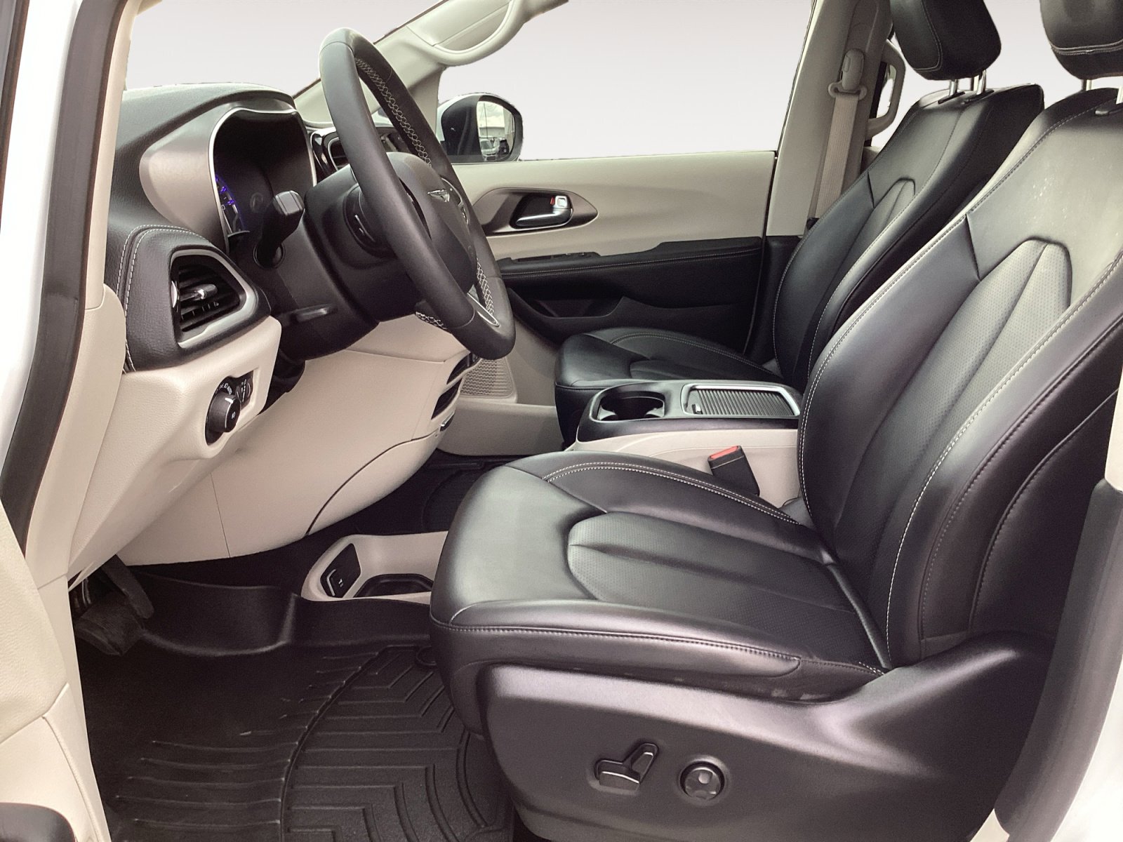 Used 2023 Chrysler Pacifica Touring-L AWD/4WD image 26