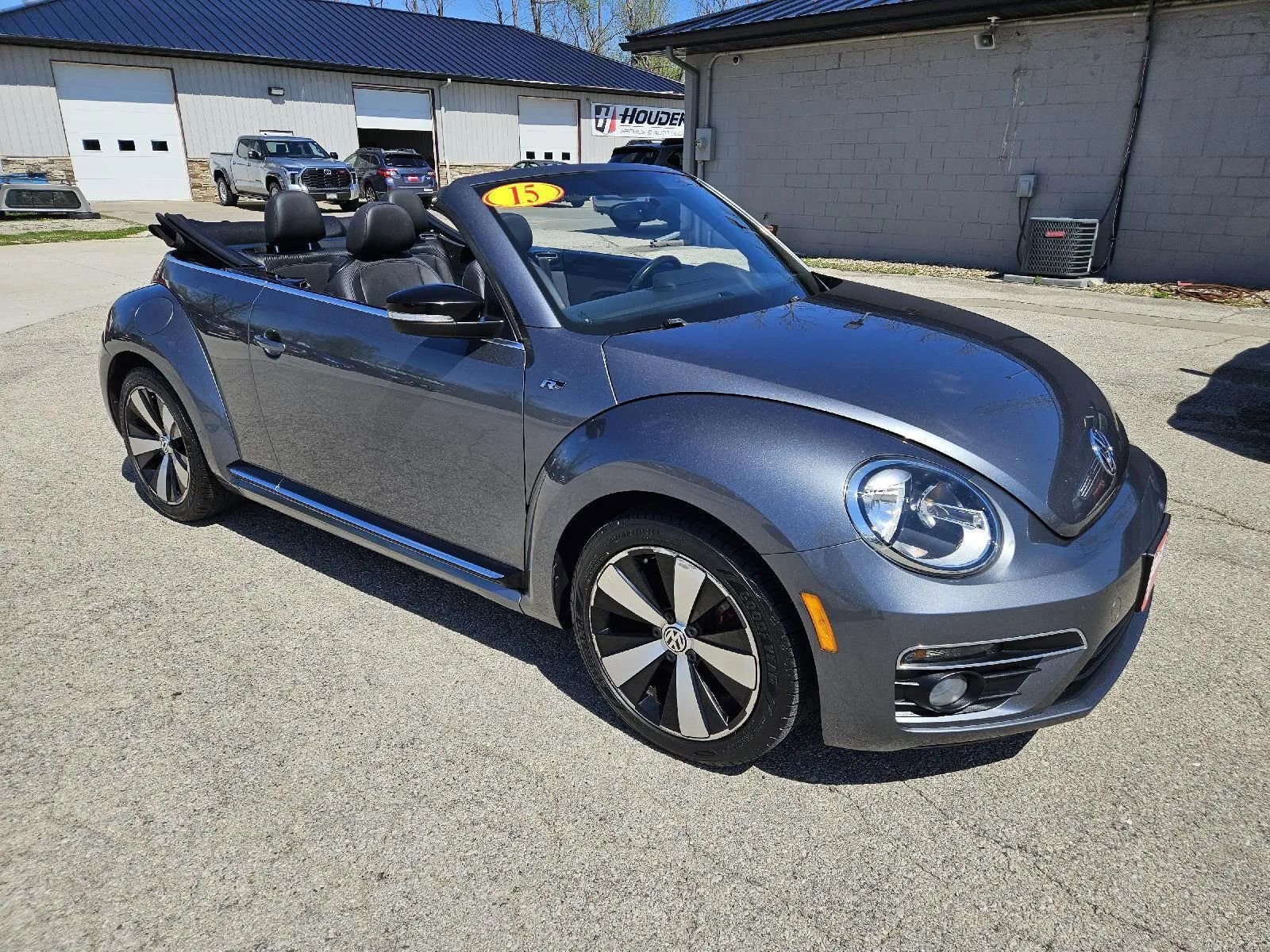 Used 2015 Volkswagen Beetle R-Line FWD image 9