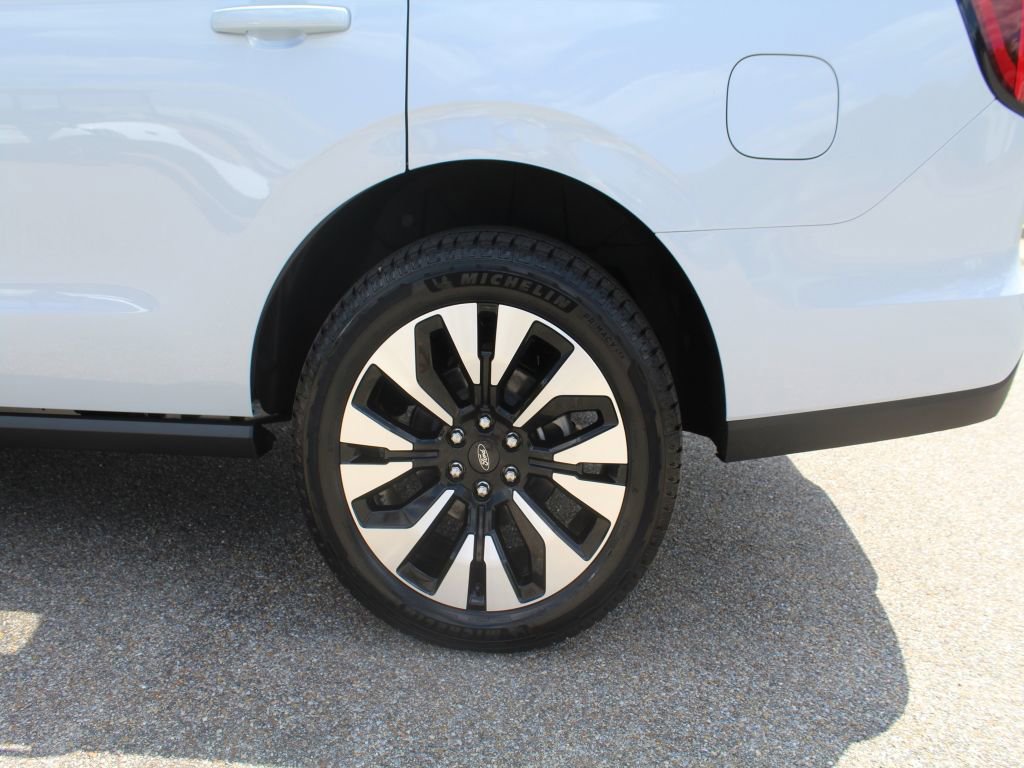 New 2026 Ford Expedition Platinum image 24