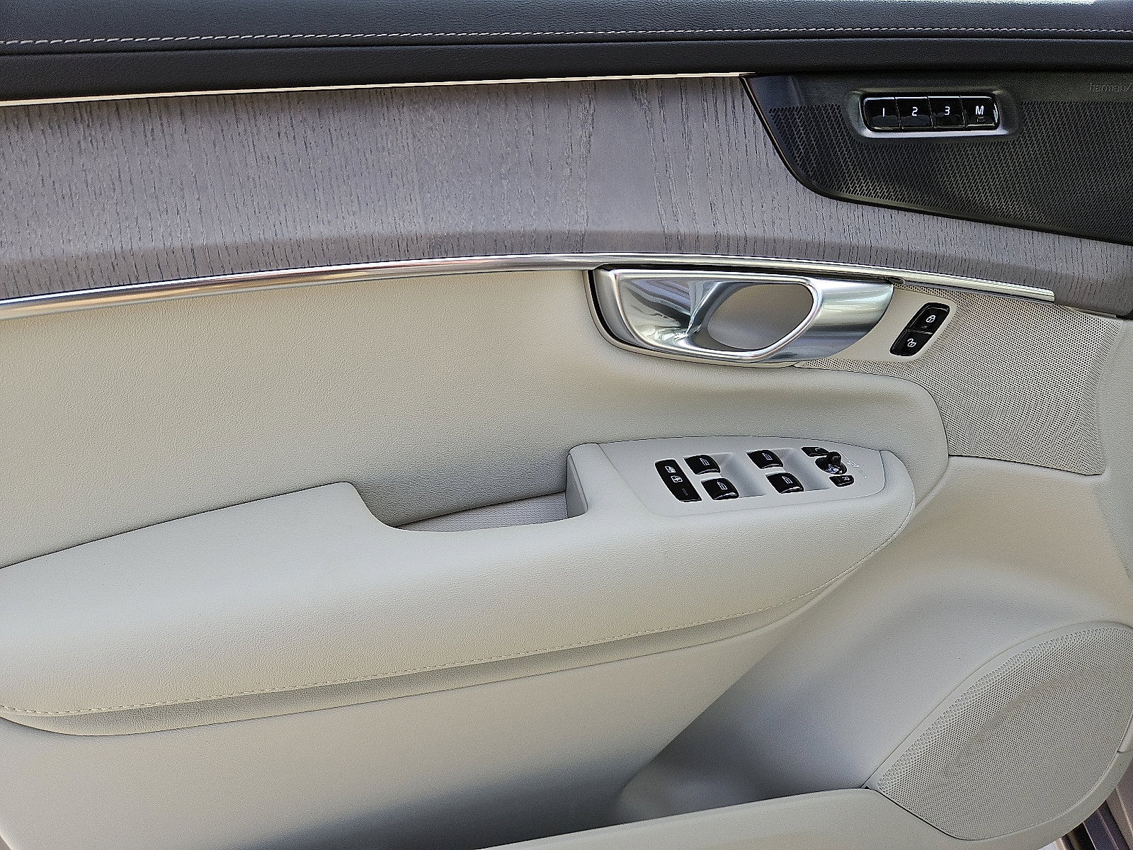 New 2026 Volvo XC90 B6 Ultra w/ Lounge Package image 10