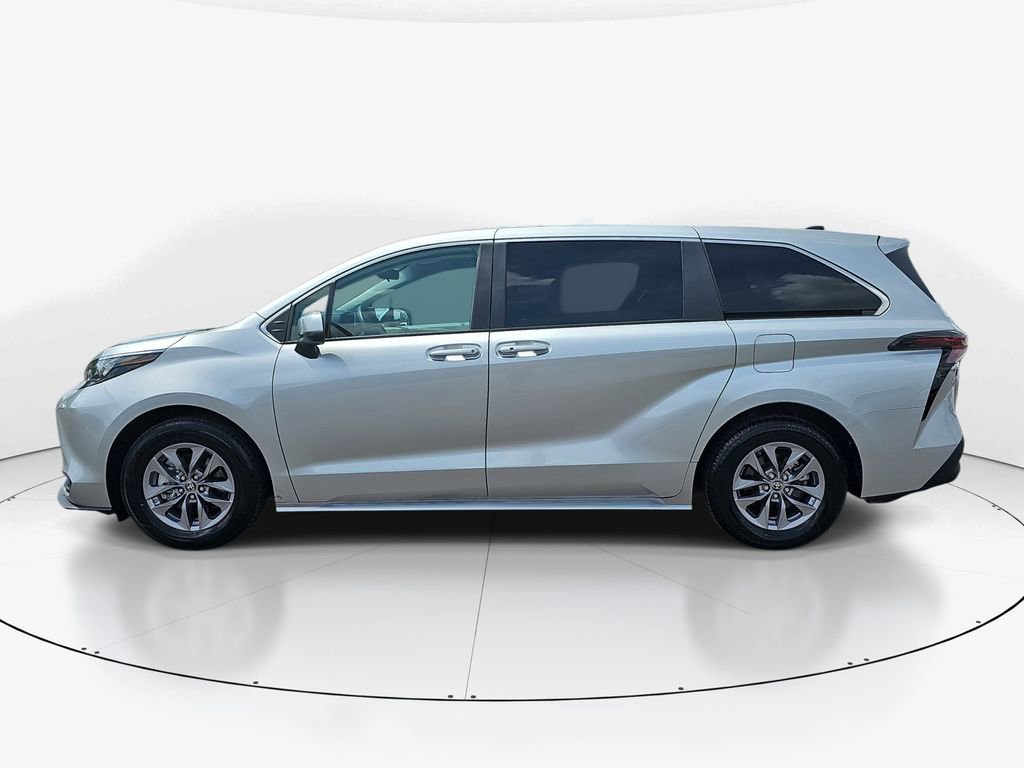 Used 2024 Toyota Sienna LE FWD image 10