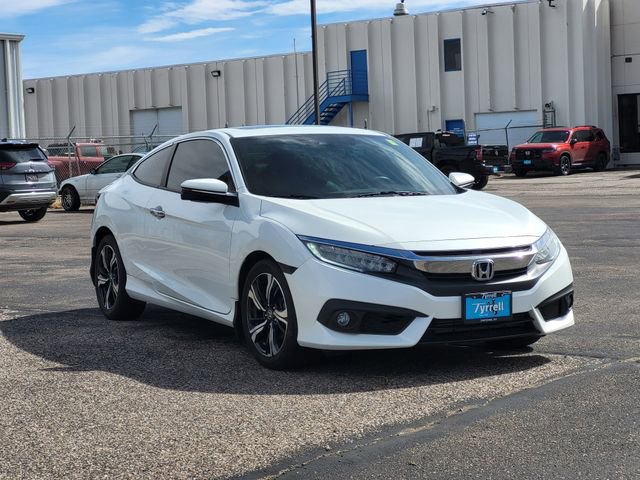 Used 2017 Honda Civic Touring image 3