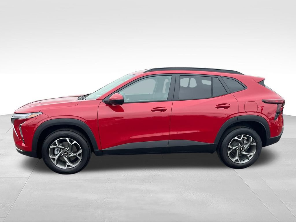 Used 2026 Chevrolet Trax LT w/ Driver Confidence Package FWD image 2