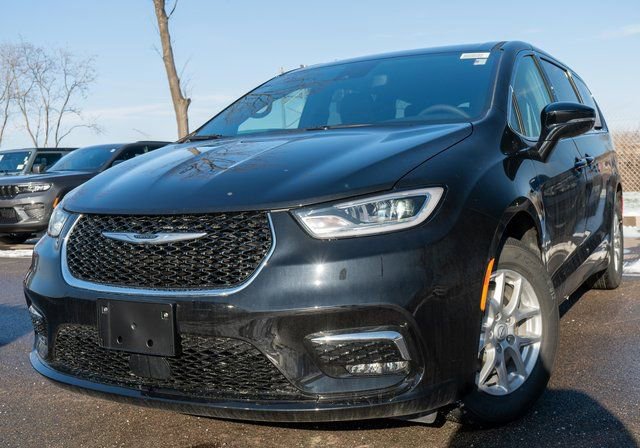 New 2026 Chrysler Pacifica Select