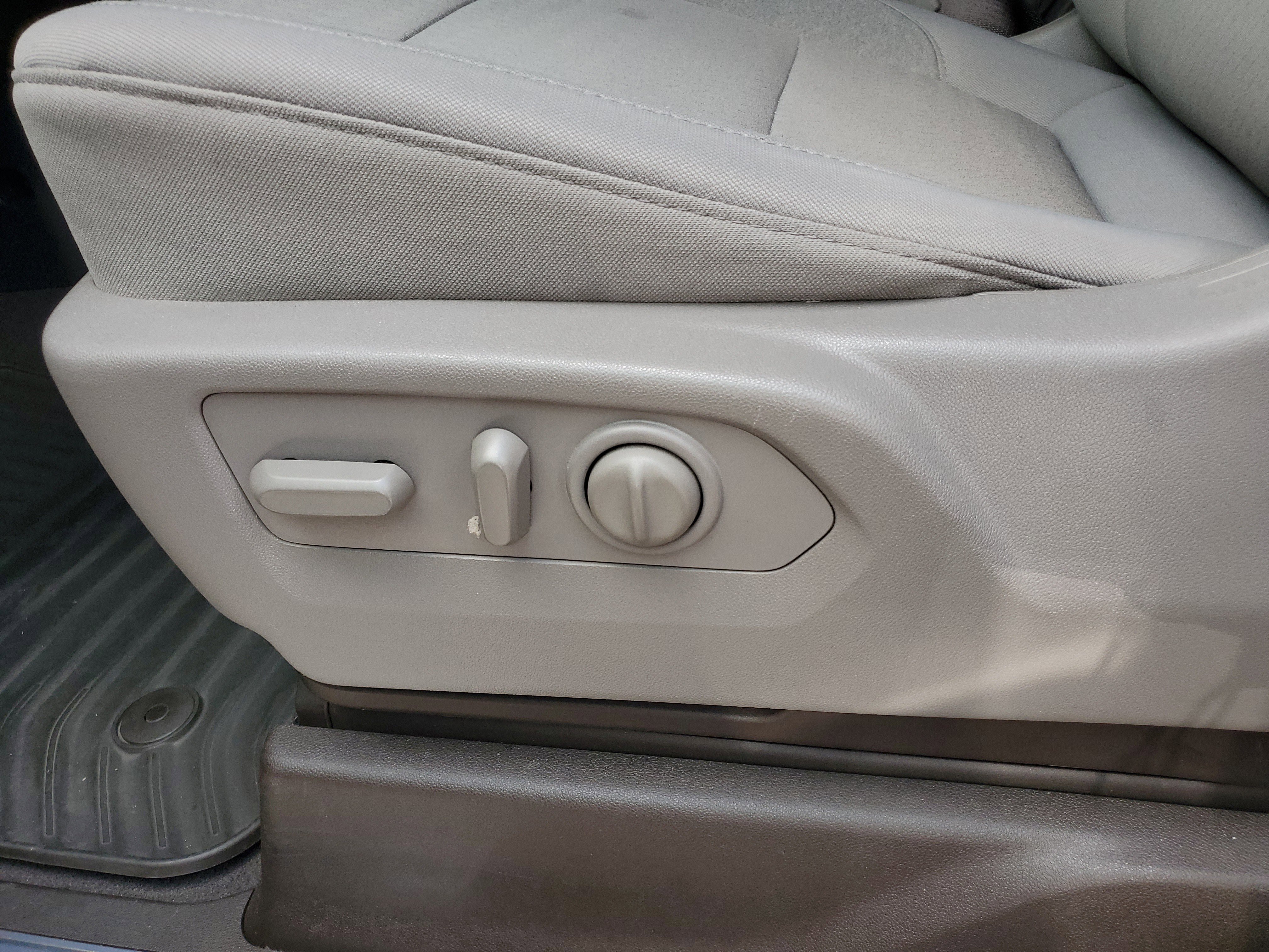 Used 2022 GMC Sierra 2500 SLE w/ SLE Convenience Package image 12