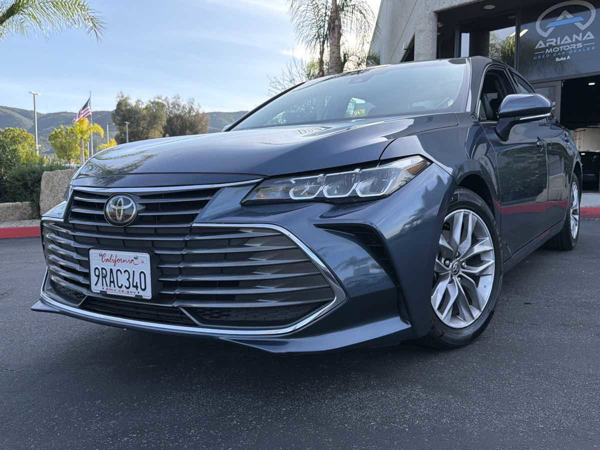Used 2022 Toyota Avalon XLE image 2