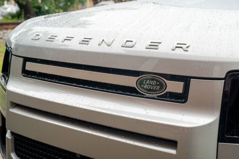 Used 2023 Land Rover Defender 130 SE AWD/4WD image 18