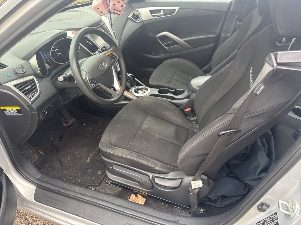Used 2016 Hyundai Veloster image 5