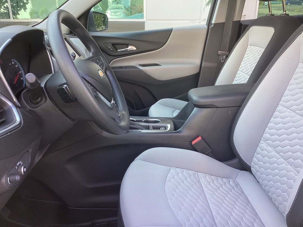 Used 2021 Chevrolet Equinox LS w/ LS Convenience Package image 3