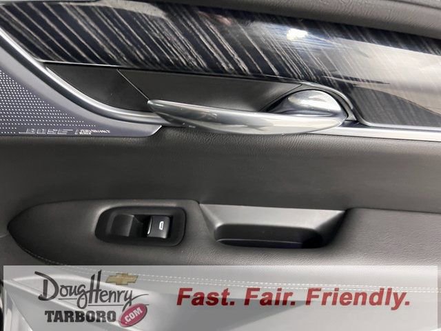 Used 2025 Cadillac XT6 Premium Luxury image 40