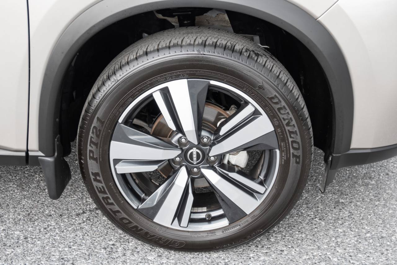 Used 2025 Nissan Rogue SL w/ SL Premium Package AWD/4WD image 38