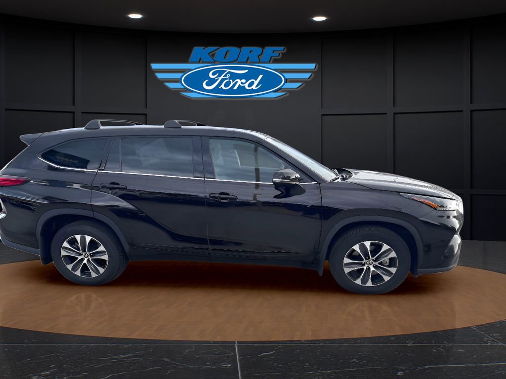 Used 2021 Toyota Highlander XLE image 5