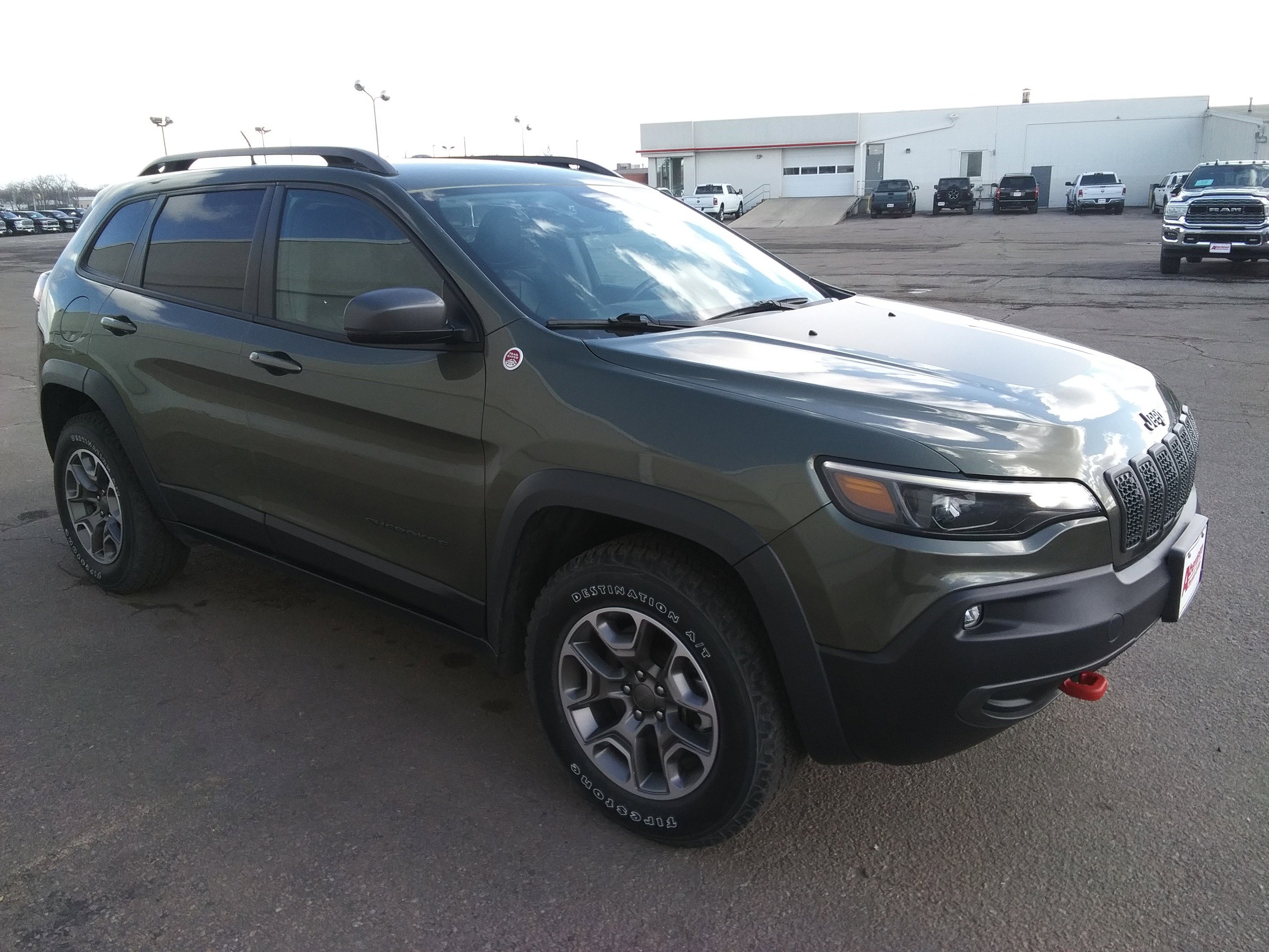 Used 2021 Jeep Cherokee Trailhawk image 4