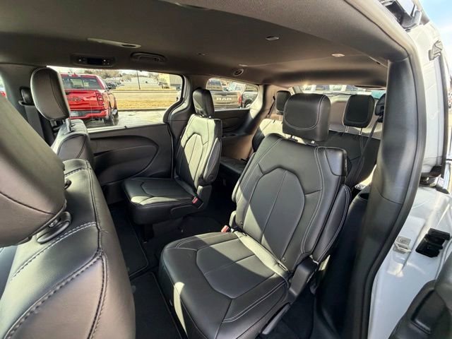 New 2026 Chrysler Pacifica Select AWD/4WD image 14