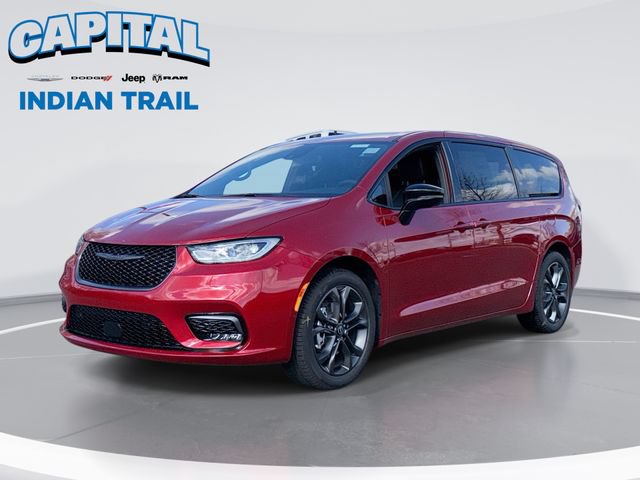 New 2026 Chrysler Pacifica Select