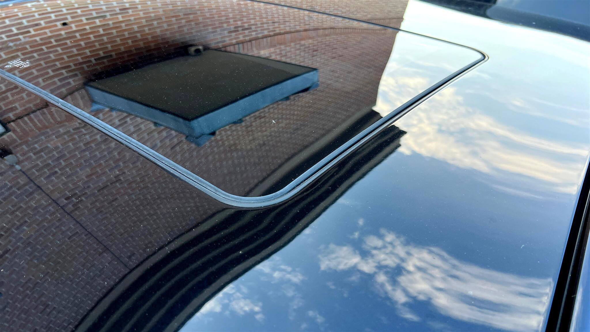 Used 2004 Maybach 57 image 12