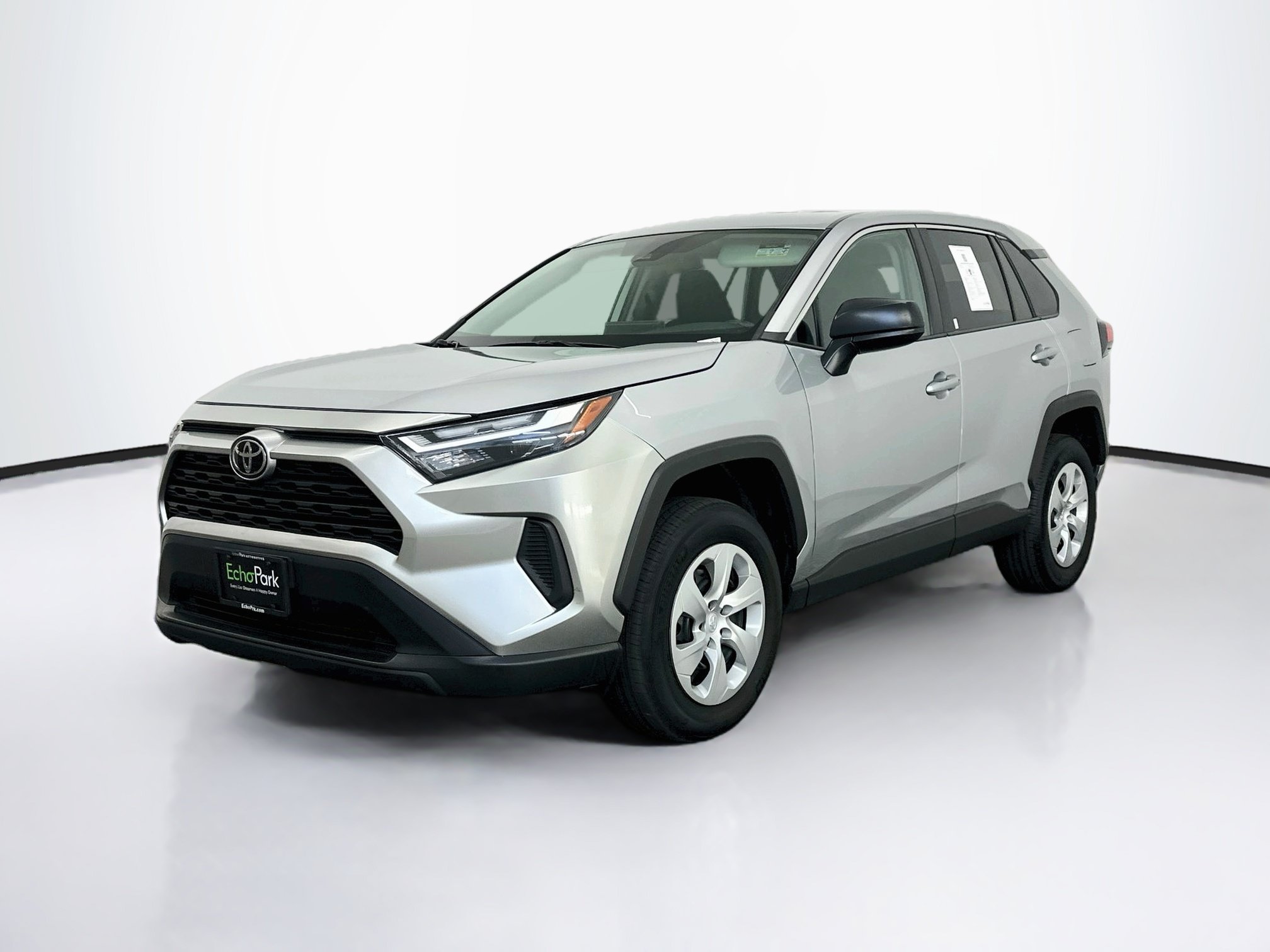 Used 2025 Toyota RAV4 LE AWD/4WD image 3