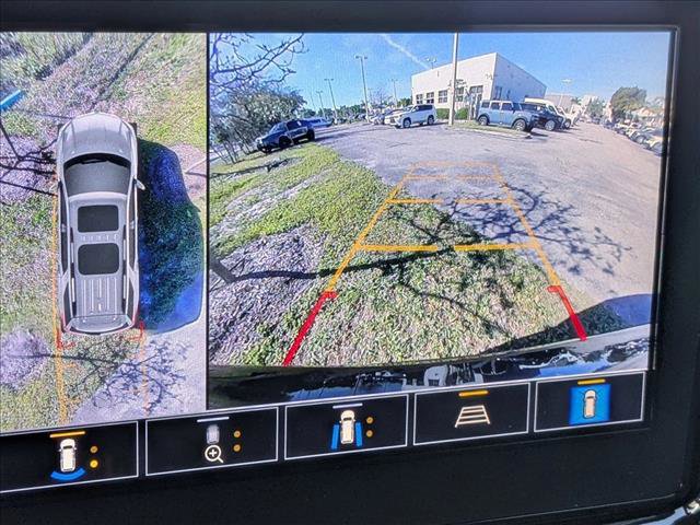 Used 2023 Chevrolet Traverse RS image 13