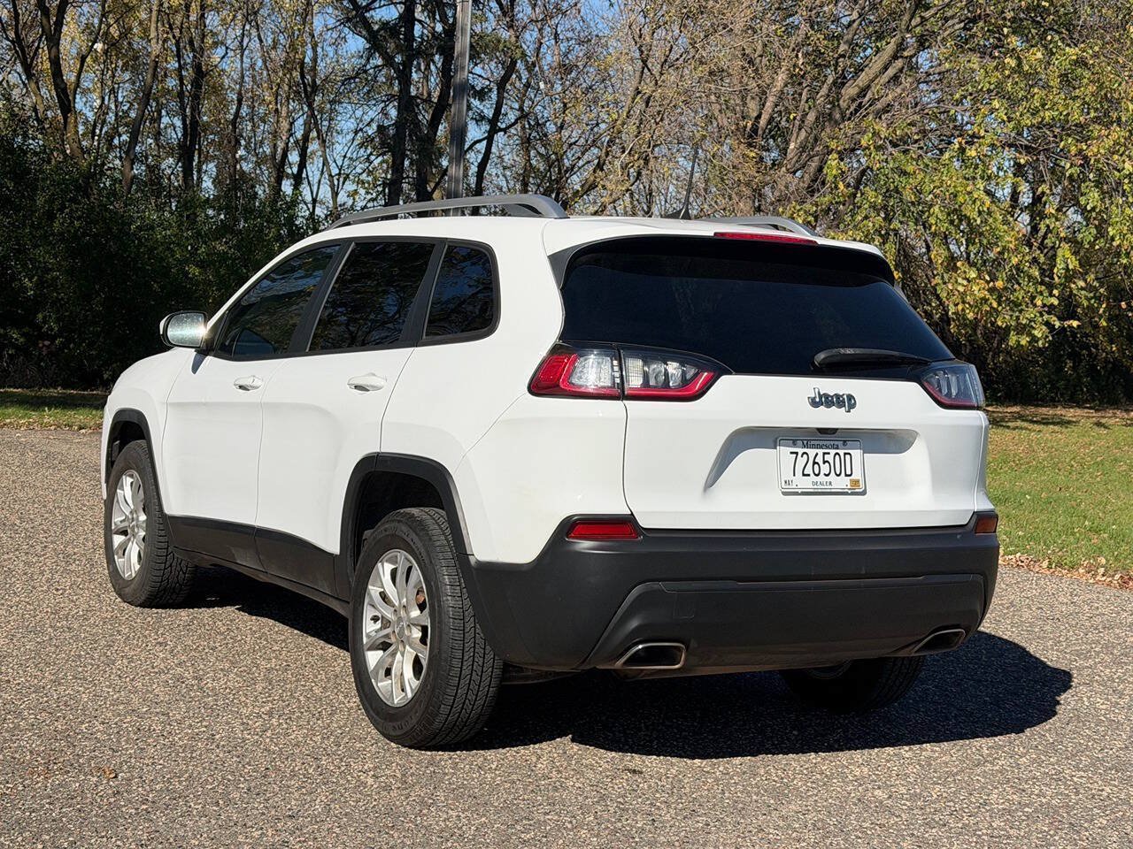 Used 2020 Jeep Cherokee Latitude w/ Cold Weather Group AWD/4WD image 8