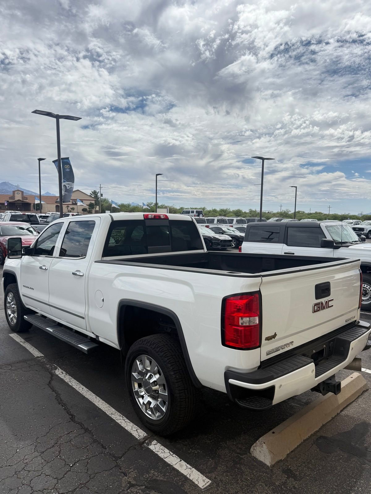 Used 2019 GMC Sierra 2500 Denali w/ Duramax Plus Package AWD/4WD image 3