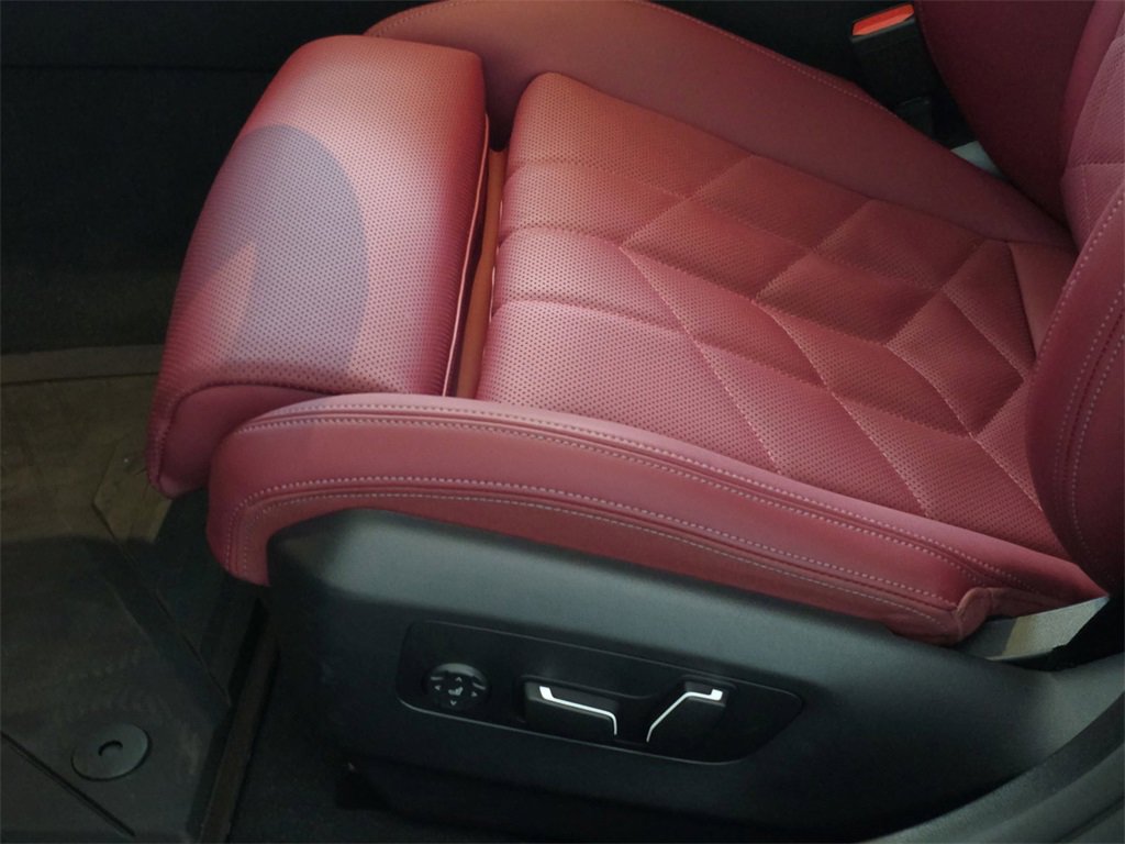 Used 2026 BMW 530i xDrive w/ M Sport Package image 32