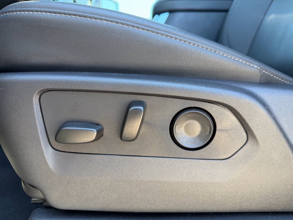 Used 2024 GMC Sierra 2500 SLT w/ SLT Premium Package image 24