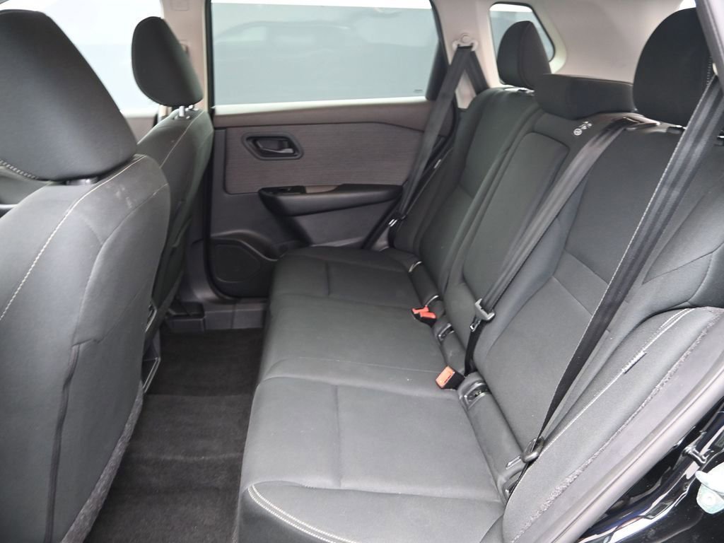 Used 2023 Nissan Rogue S image 12