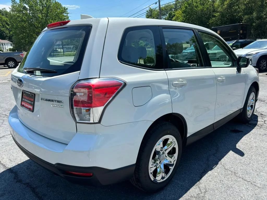 Used 2017 Subaru Forester 2.5i AWD/4WD image 8