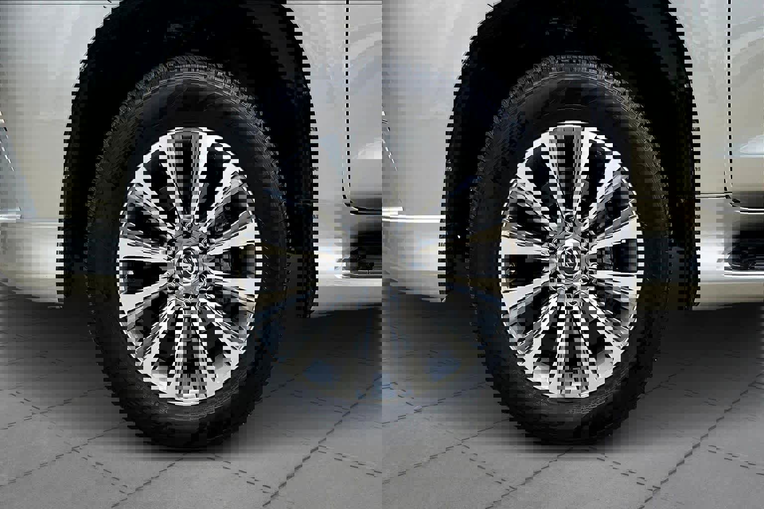 Used 2020 Lexus GX 460 Luxury w/ Accessory Package image 11