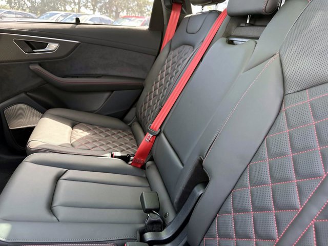 New 2026 Audi SQ7 Prestige image 13