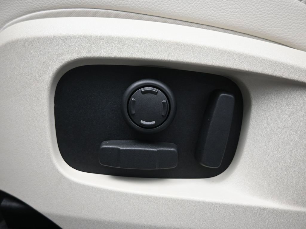 Used 2025 Jaguar F-PACE R-Dynamic S image 22