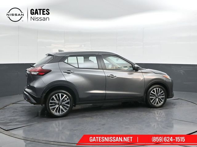 Used 2024 Nissan Kicks SV image 3