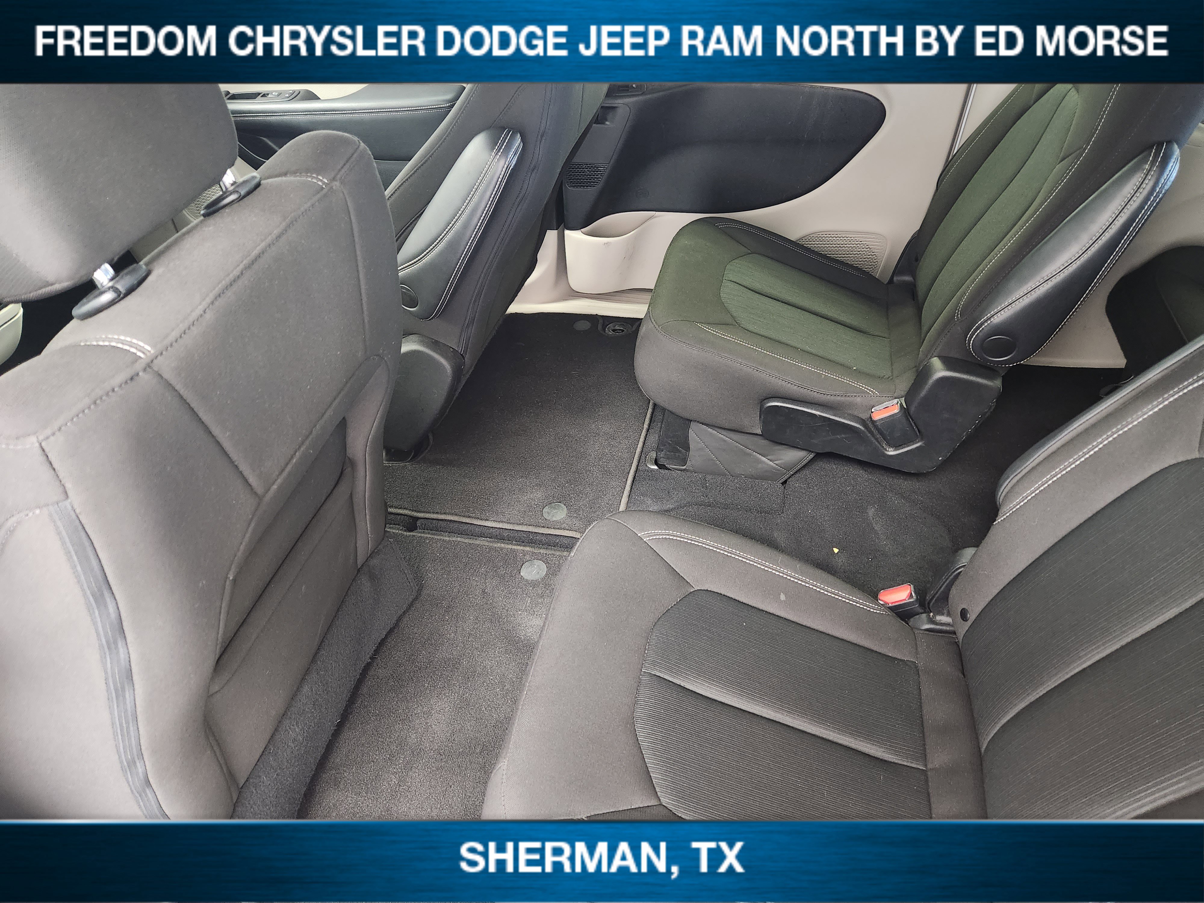 Used 2023 Chrysler Voyager LX image 20