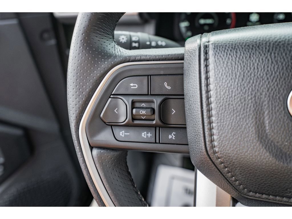 Used 2025 Toyota 4Runner TRD Off-Road image 12