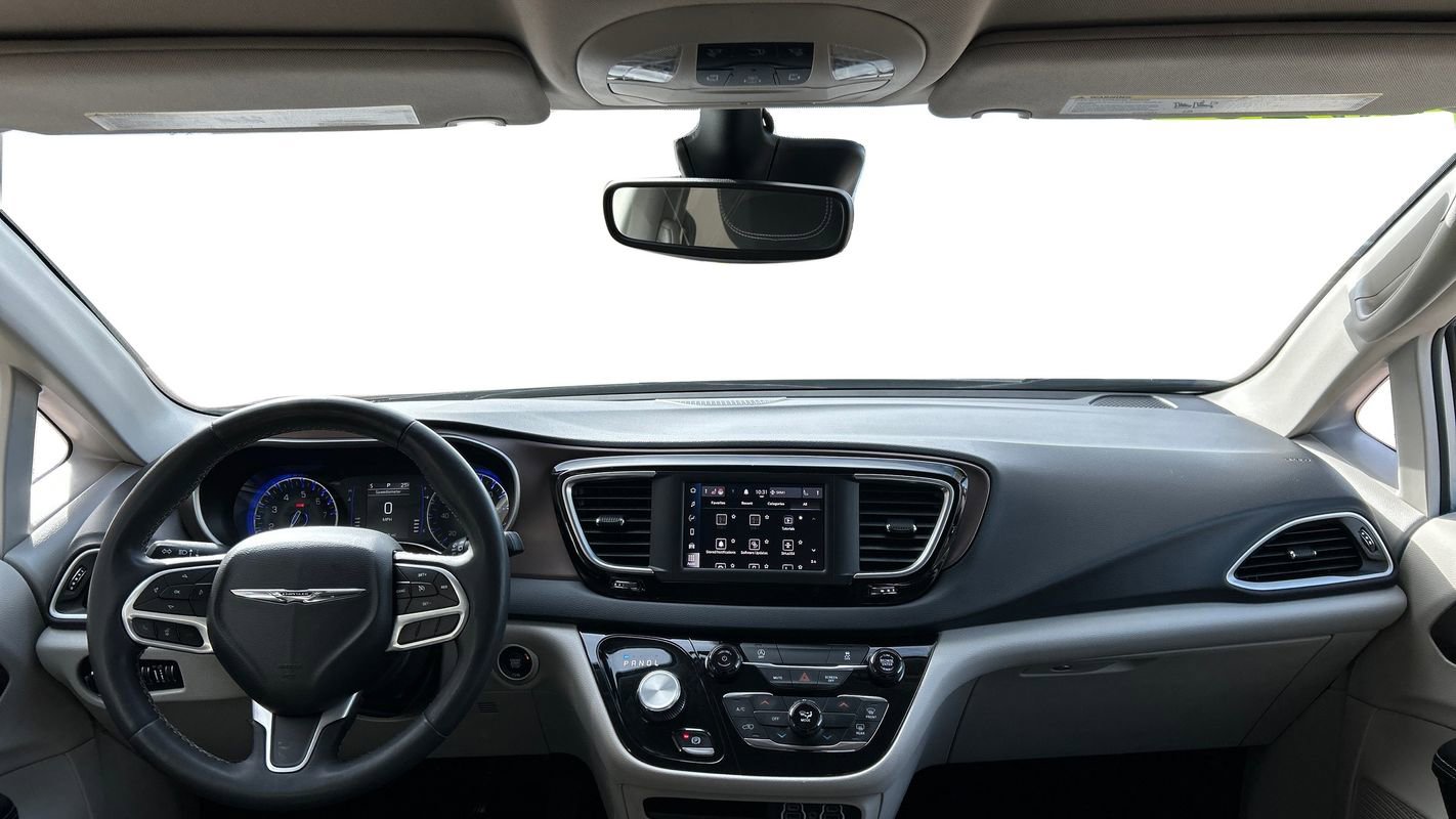 Used 2023 Chrysler Voyager LX image 27