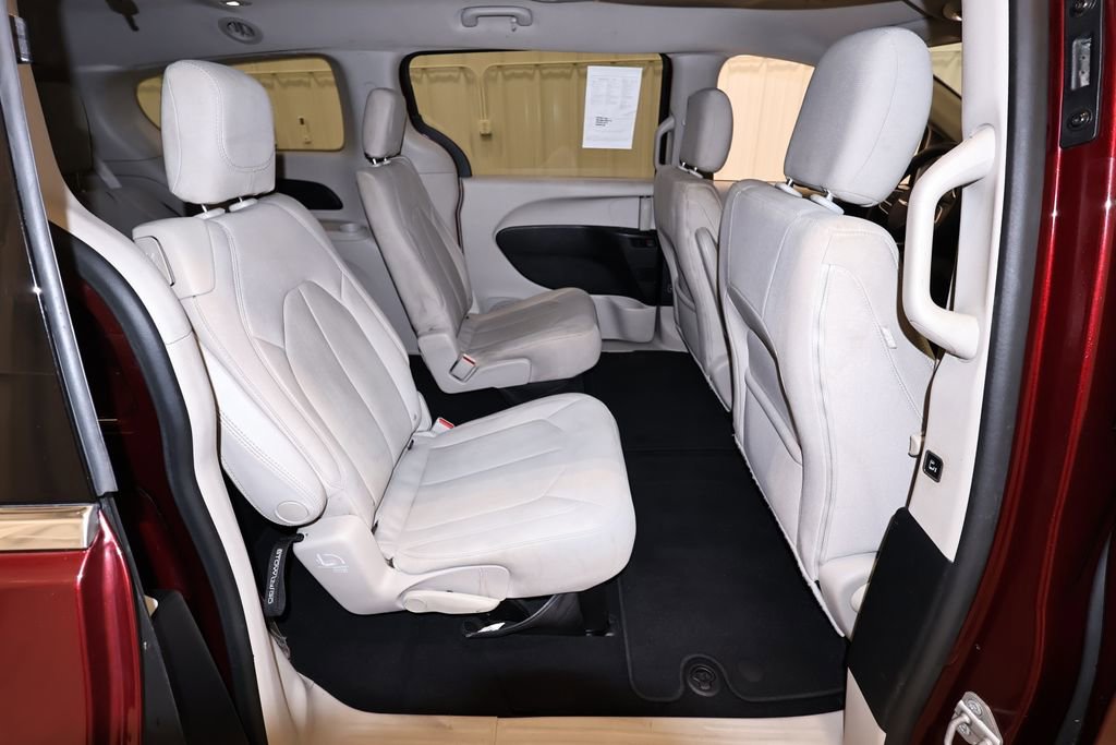 Used 2017 Chrysler Pacifica Touring image 18