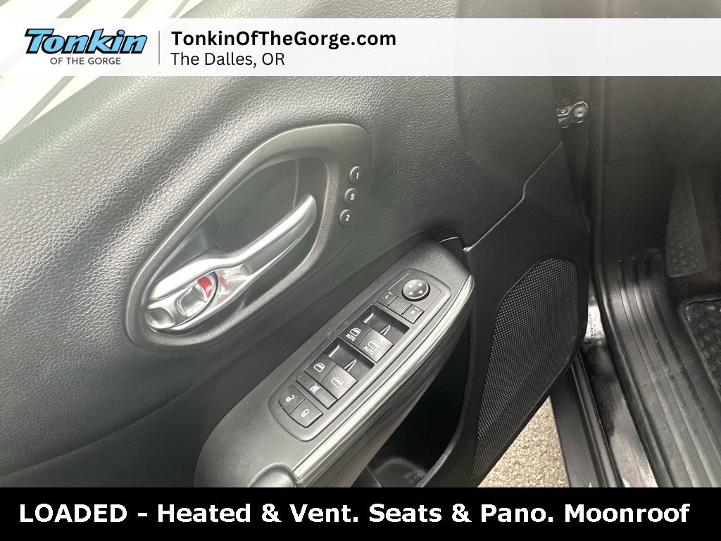 Used 2017 Jeep Cherokee Trailhawk image 13