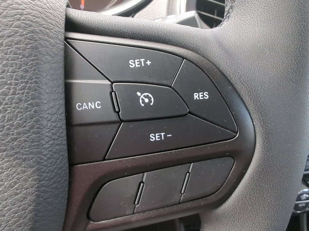 Used 2022 Jeep Cherokee Trailhawk AWD/4WD image 30