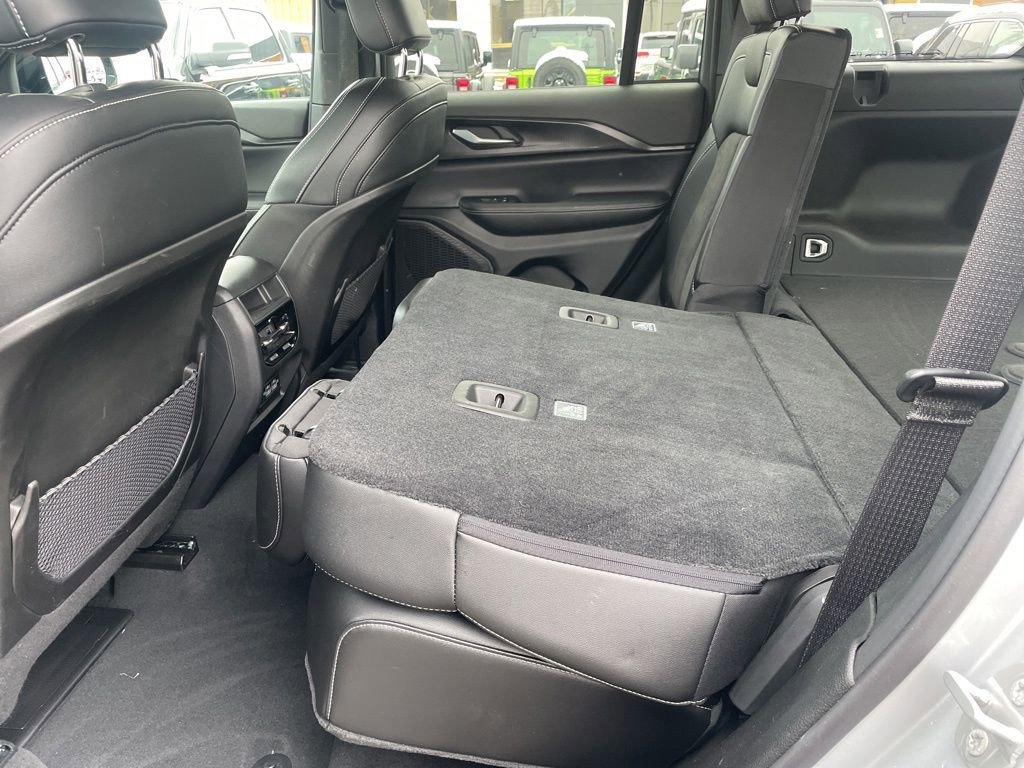 Used 2024 Jeep Grand Cherokee Altitude image 34