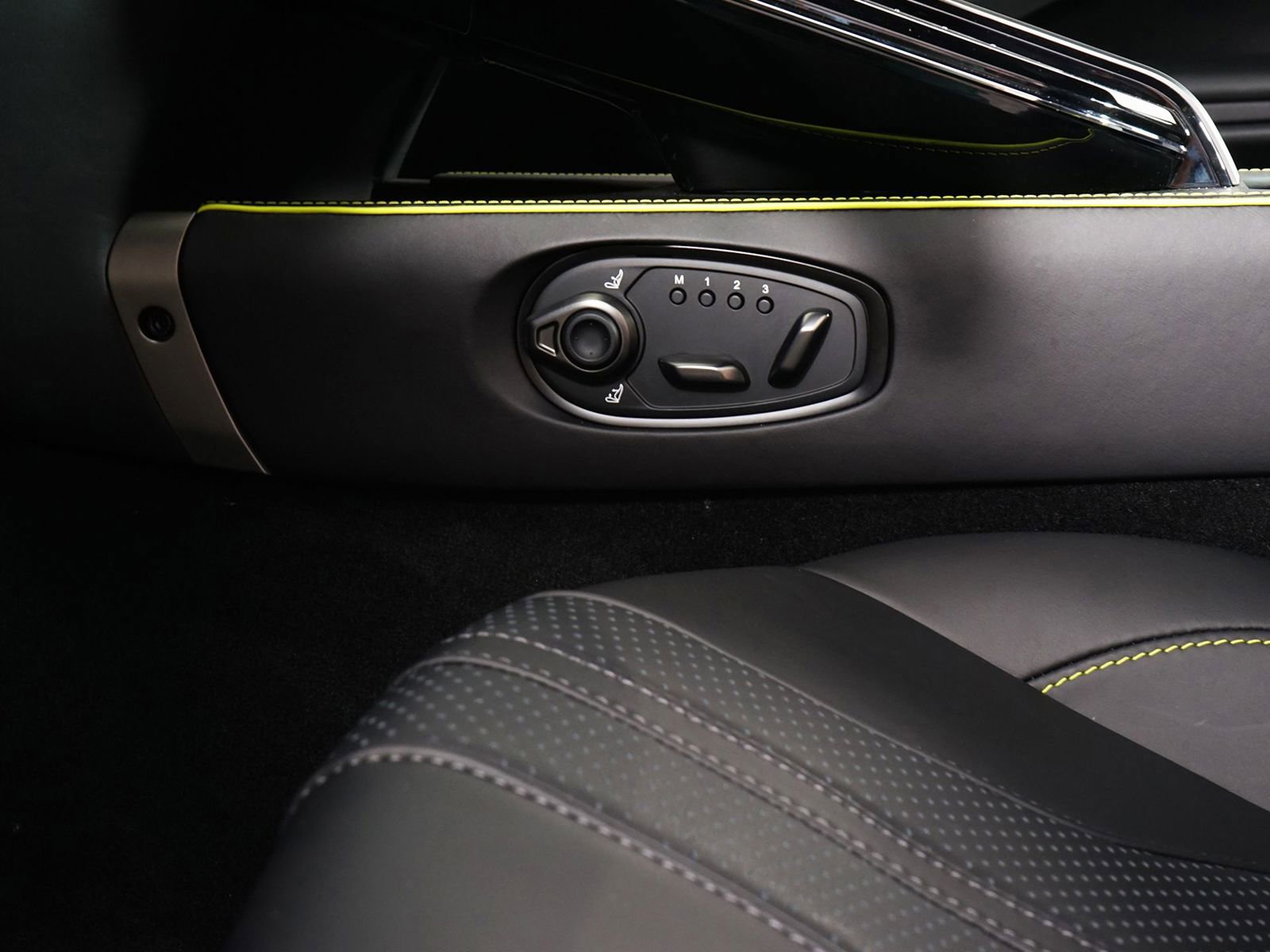 New 2026 Aston Martin V8 Vantage Coupe RWD image 21