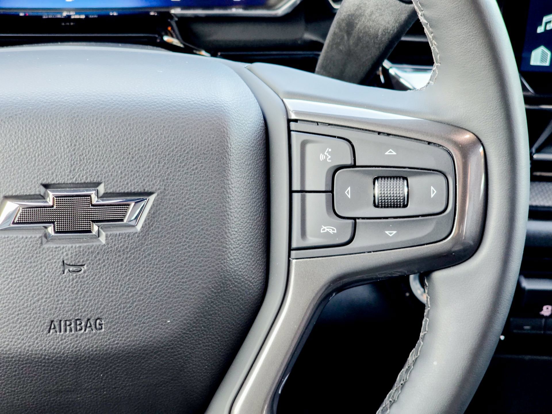 Used 2026 Chevrolet Silverado 2500 ZR2 w/ LPO, Dark Essentials Package image 31