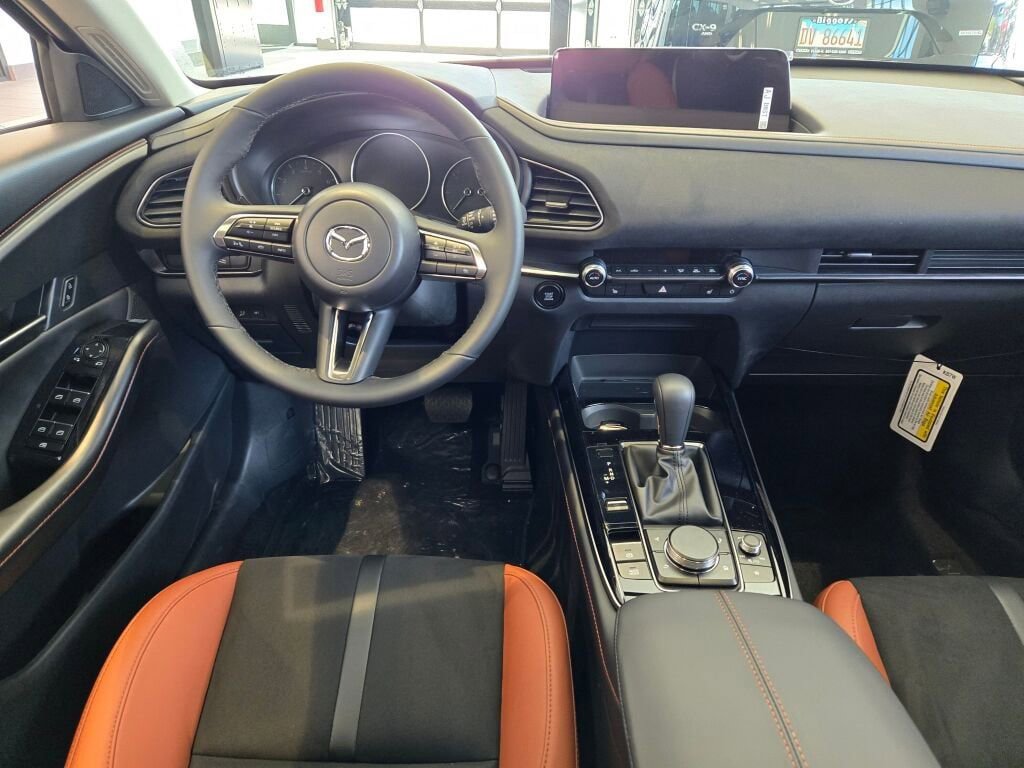 New 2025 MAZDA CX-30 Carbon image 14