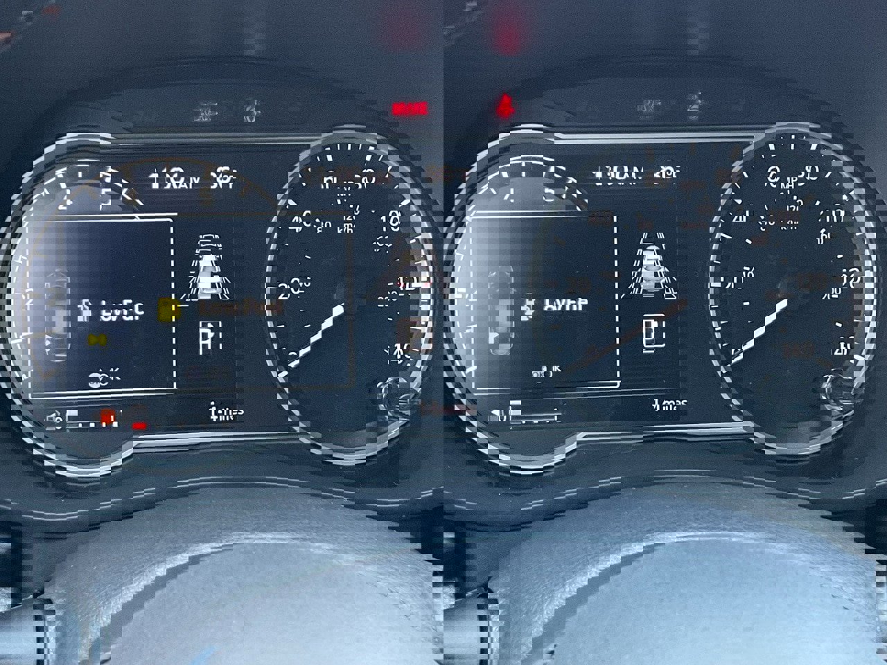 New 2025 Nissan Versa SR w/ Trunk Package image 20