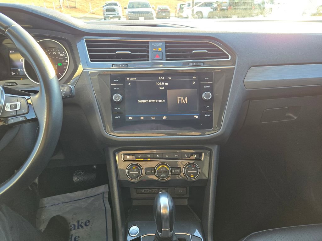 Used 2019 Volkswagen Tiguan SE image 18