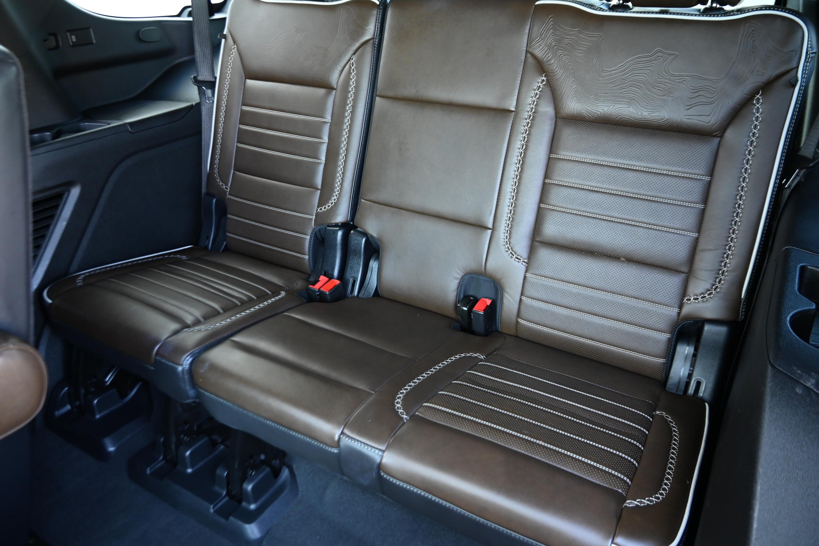 Used 2025 GMC Yukon Denali Ultimate w/ LPO, Floor Liner Package AWD/4WD image 14