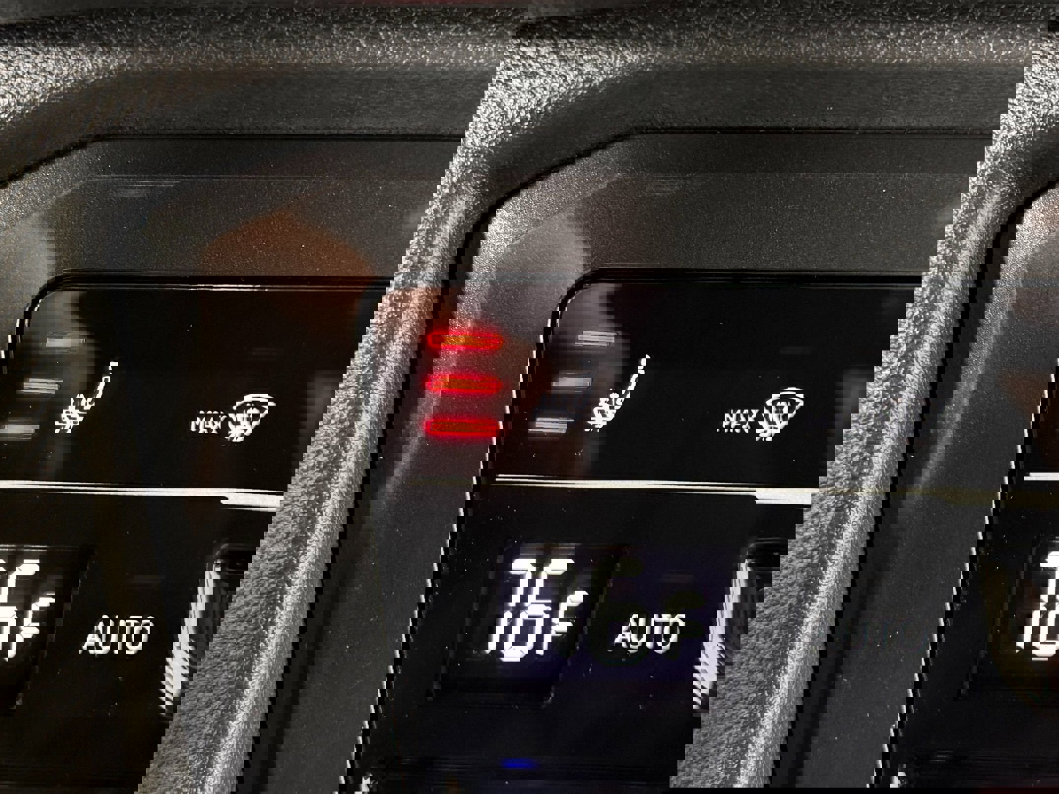 Used 2024 Volkswagen Tiguan SE R-Line image 26