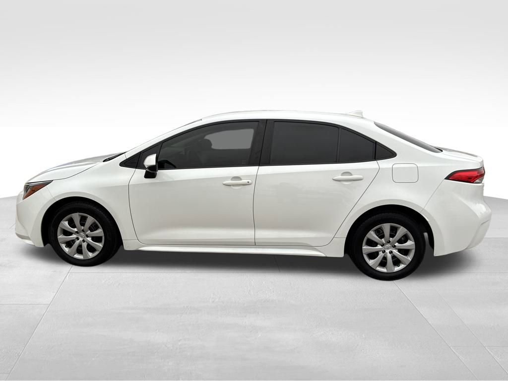 Used 2023 Toyota Corolla LE image 2