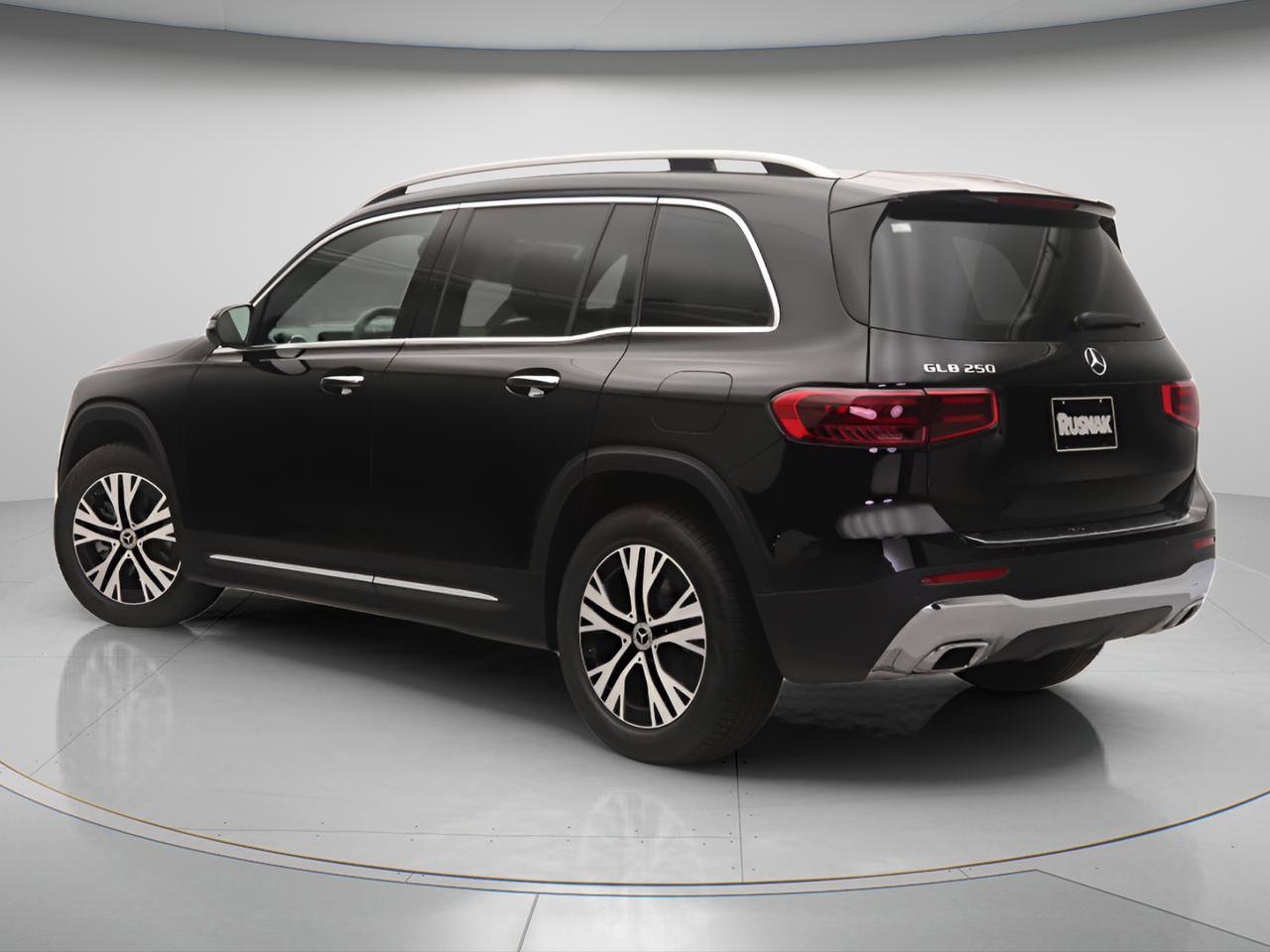 New 2026 Mercedes-Benz GLB 250 image 2
