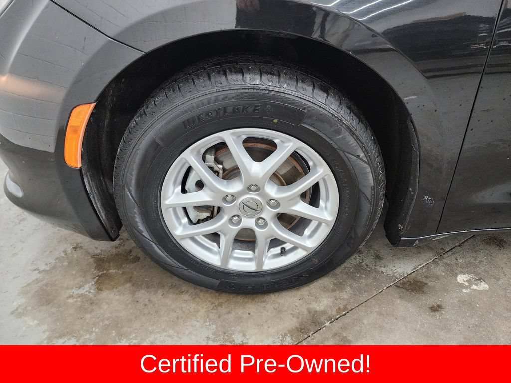 Certified 2022 Chrysler Voyager LX FWD image 36
